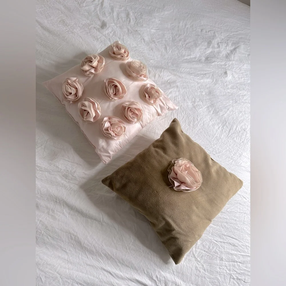Lollipops & Roses Floral Pillows set